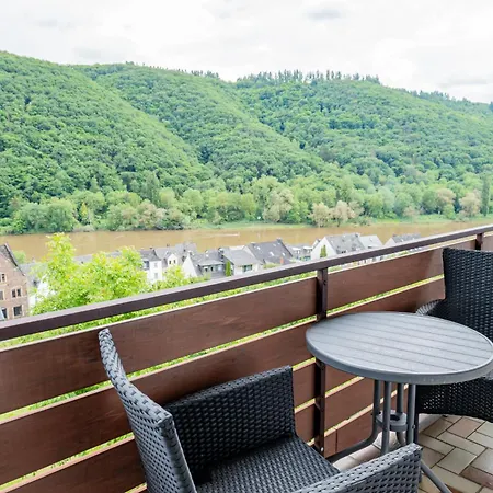 Апартаменты Elbling For 4 People - Billiards - 2 Bedrooms - 2 Bathrooms - Balcony With Mosel View - Parking - Wine Barrel Bar - Fully Equipped Kitchen - Netflix - Waiputv - 3 Km From Cochem *