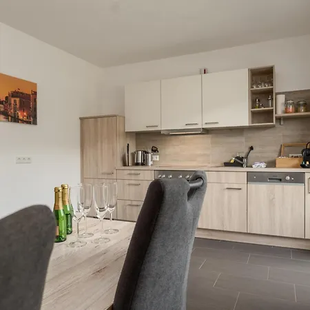 Elbling For 4 People - Billiards - 2 Bedrooms - 2 Bathrooms - Balcony With Mosel View - Parking - Wine Barrel Bar - Fully Equipped Kitchen - Netflix - Waiputv - 3 Km From Cochem Klotten