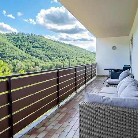 Elbling For 4 People - Billiards - 2 Bedrooms - 2 Bathrooms - Balcony With Mosel View - Parking - Wine Barrel Bar - Fully Equipped Kitchen - Netflix - Waiputv - 3 Km From Cochem Klotten