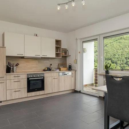 Elbling For 4 People - Billiards - 2 Bedrooms - 2 Bathrooms - Balcony With Mosel View - Parking - Wine Barrel Bar - Fully Equipped Kitchen - Netflix - Waiputv - 3 Km From Cochem Apartment Klotten