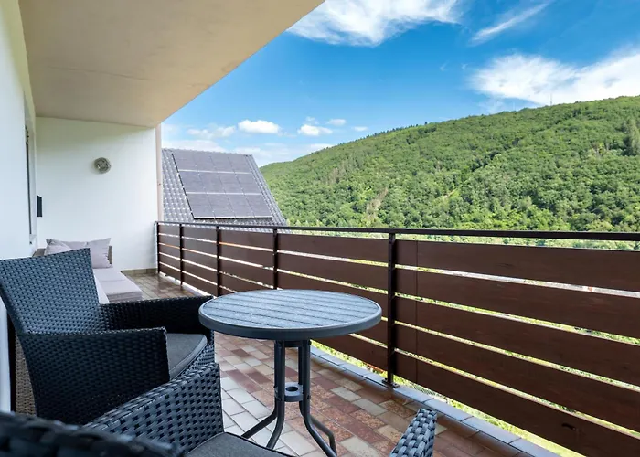 Elbling For 4 People - Billiards - 2 Bedrooms - 2 Bathrooms - Balcony With Mosel View - Parking - Wine Barrel Bar - Fully Equipped Kitchen - Netflix - Waiputv - 3 Km From Cochem *