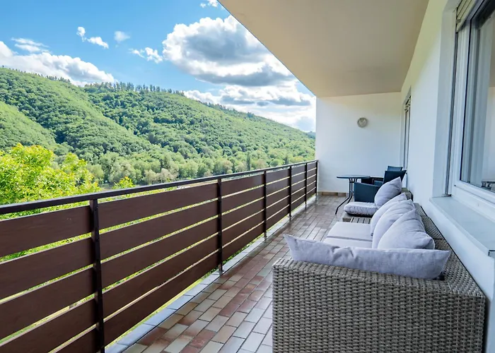Elbling For 4 People - Billiards - 2 Bedrooms - 2 Bathrooms - Balcony With Mosel View - Parking - Wine Barrel Bar - Fully Equipped Kitchen - Netflix - Waiputv - 3 Km From Cochem Klotten